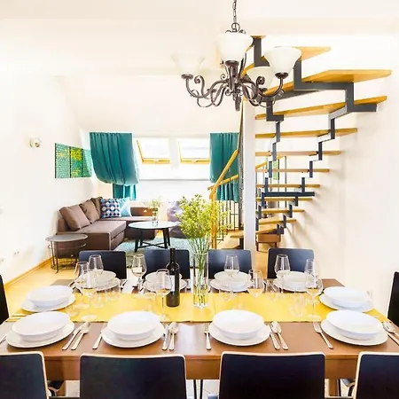Alone 5br+3bath Penthouse In Center Of 아파트 프라하