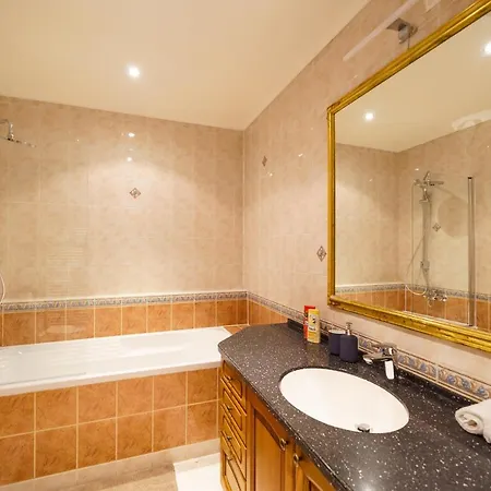 Alone 5br+3bath Penthouse In Center Of