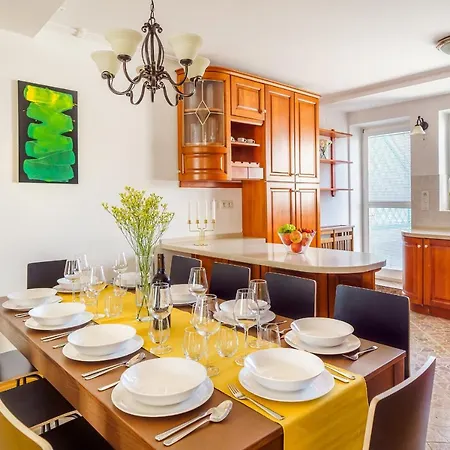 아파트 Alone 5br+3bath Penthouse In Center Of 프라하