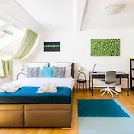 Appartamento Alone 5br+3bath Penthouse In Center Of *