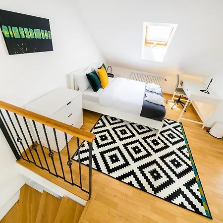 Alone 5br+3bath Penthouse In Center Of Πράγα