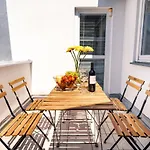 Alone 5br+3bath Penthouse In Center Of *