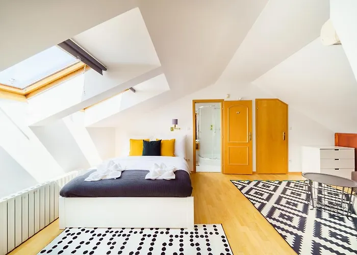 Alone 5br+3bath Penthouse In Center Of
