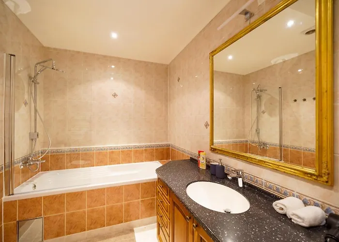 Alone 5br+3bath Penthouse In Center Of